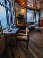Udechee Huts Hotel
