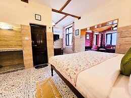 Udechee Huts Hotel