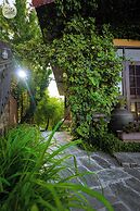 Udechee Huts Hotel