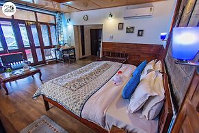 Udechee Huts Hotel