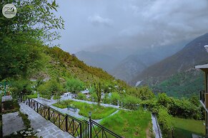 Udechee Huts Hotel
