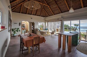 Pura Vida Tofo Beach House