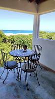 Pura Vida Tofo Beach House