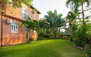 2 Bed Apt with Balcony at Runaway Bay
