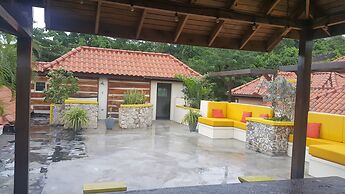 2 Bed Apt with Balcony at Runaway Bay