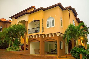 2 Bed Apt with Balcony at Runaway Bay