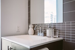 QuickStay - Beautiful Toronto Condo, City Views