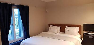 Blue Hotel