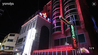 Paragon Motel