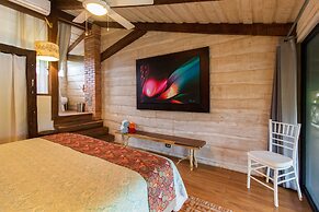 Latica Lodge