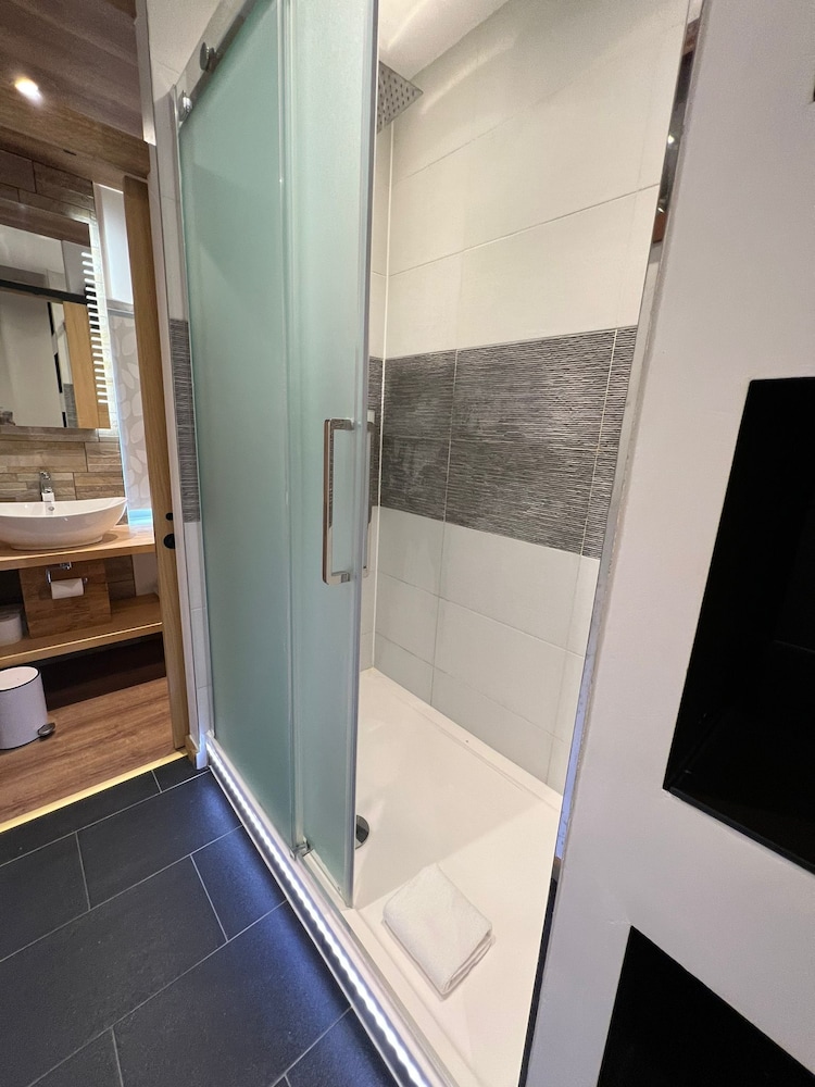 RIOSHOUSE Henley