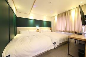 Brooks Hotel