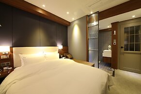 Brooks Hotel