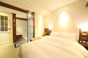 Brooks Hotel