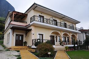 Gogos Hotel