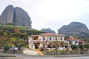 Gogos Hotel