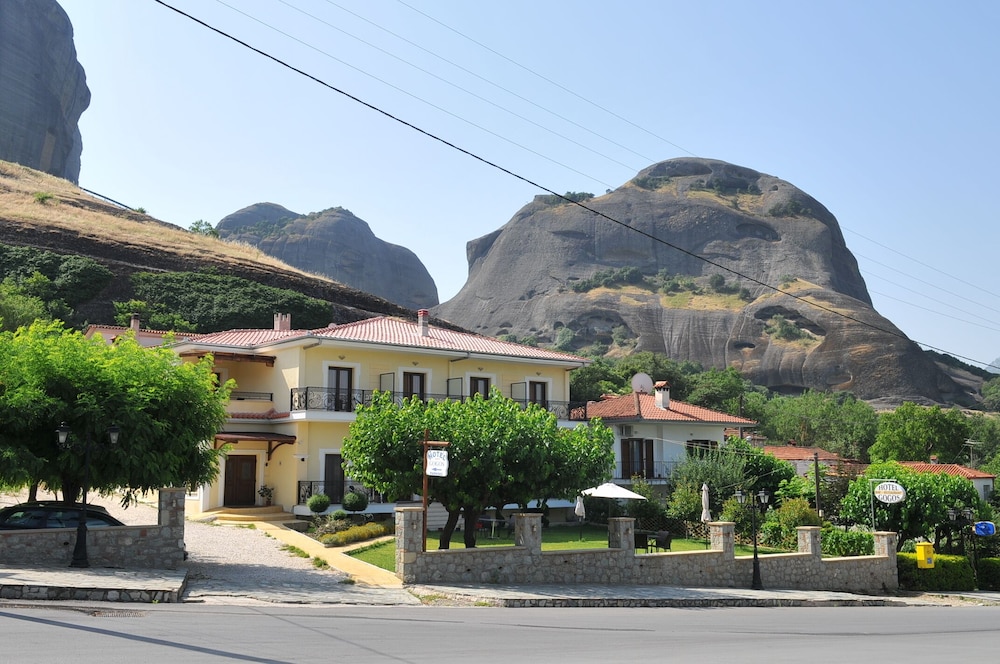 Gogos Hotel