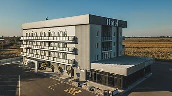 Hotel River