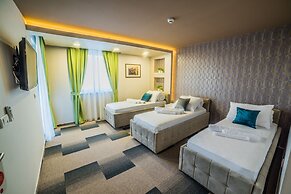 Hotel River