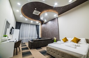 Hotel River