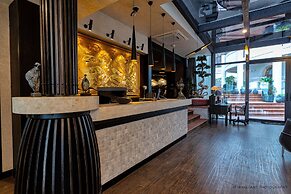 Adamo Hotel