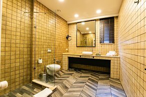 Adamo Hotel