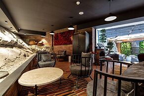 Adamo Hotel