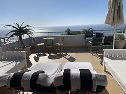 PENTHOUSE 230m2 ON THE SEA