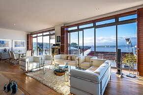 PENTHOUSE 230m2 ON THE SEA