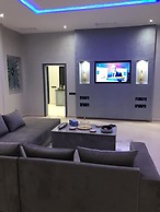 Villa Three Hills