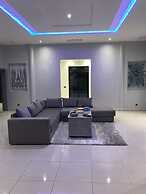 Villa Three Hills