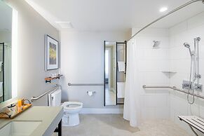 Hotel E