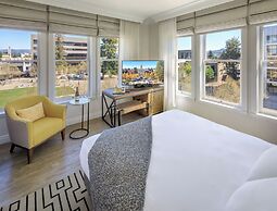 Hotel E