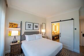 Hotel E