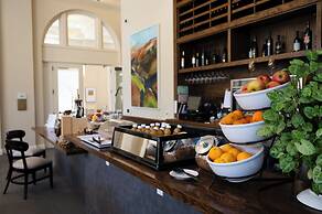 Hotel E