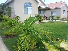 Caymanas Adrian's Vacation House