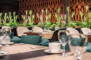 Les Ambassadeurs Hotel & Casino