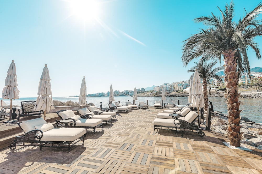 Les Ambassadeurs Hotel & Casino