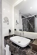 Les Ambassadeurs Hotel & Casino