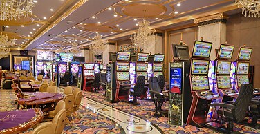 Les Ambassadeurs Hotel & Casino