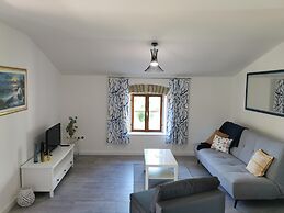 Apartments with Shared Pool Bertetic