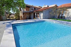 Apartments with Shared Pool Bertetic
