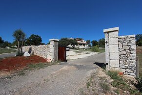 Apartments with Shared Pool Bertetic