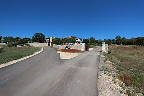 Apartments with Shared Pool Bertetic