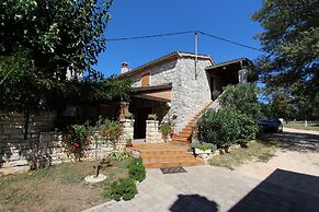 Apartments with Shared Pool Bertetic