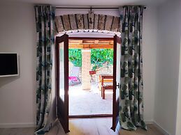 Apartments with Shared Pool Bertetic