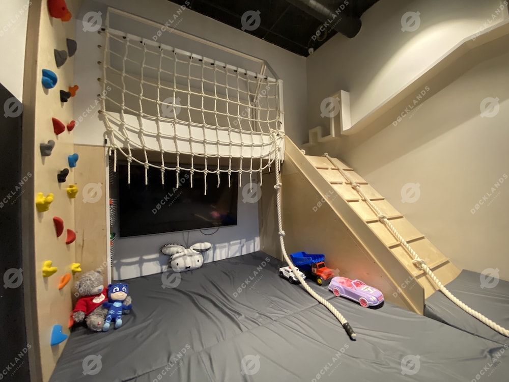 Docklands Apart Hotel