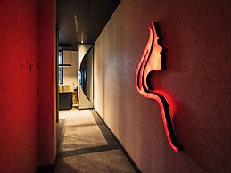 Avenue Hotel