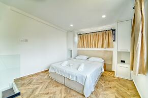Avenue Hotel