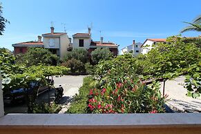 Apartments Lora